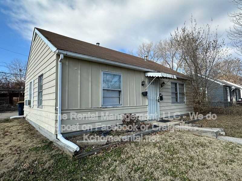 8044 Wabash Ave - Photo 2 of 34