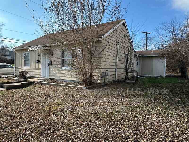 8044 Wabash Ave - Photo 3 of 34