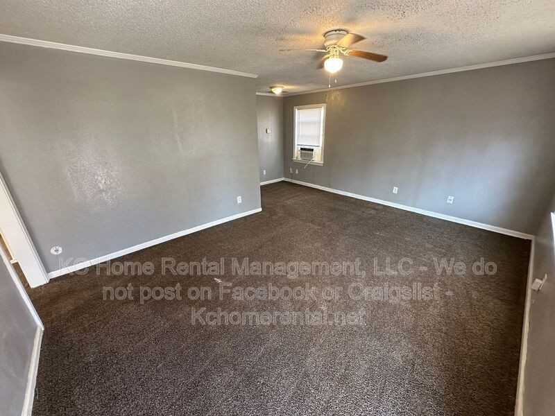 8044 Wabash Ave - Photo 4 of 34