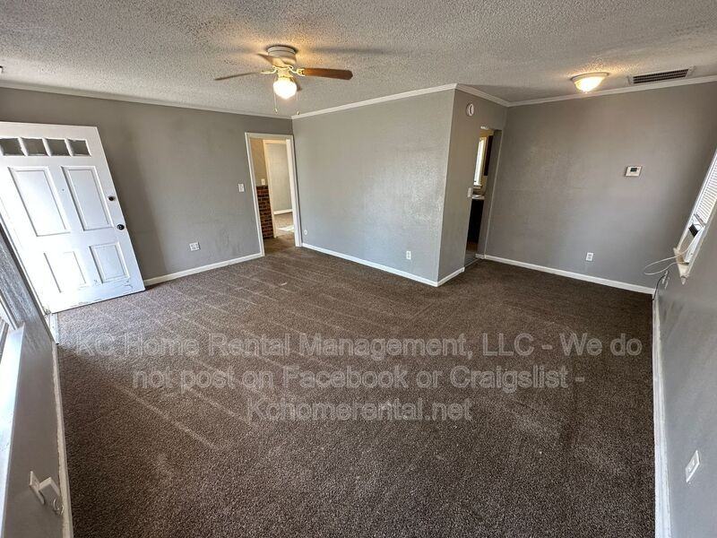 8044 Wabash Ave - Photo 5 of 34