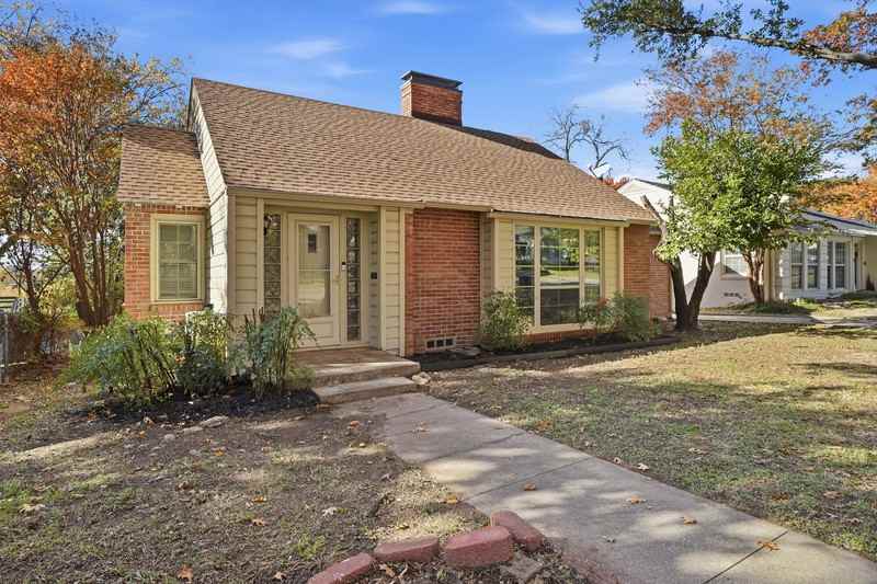 2608 Highview Ter - Photo 3 of 28