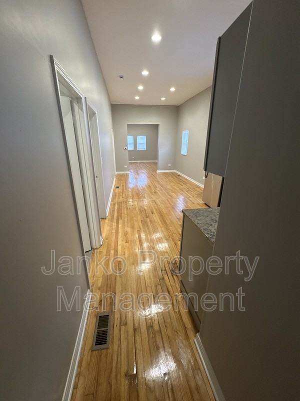 5906 S La Salle St #1 - Photo 2 of 7