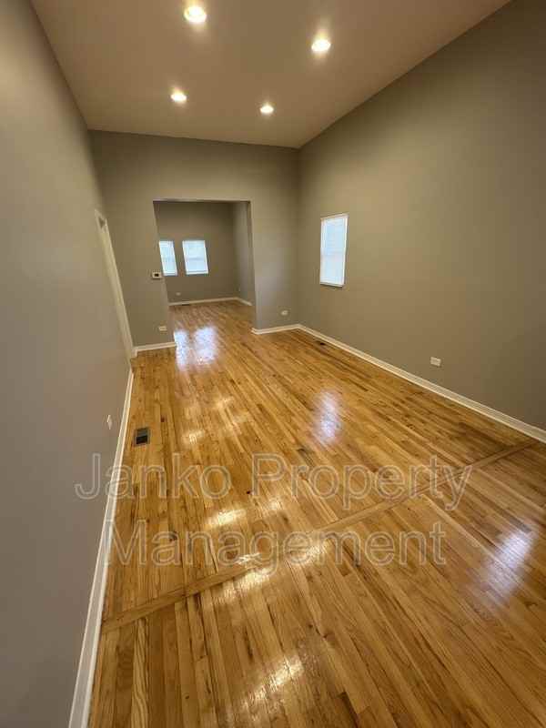 5906 S La Salle St #1 - Photo 5 of 7