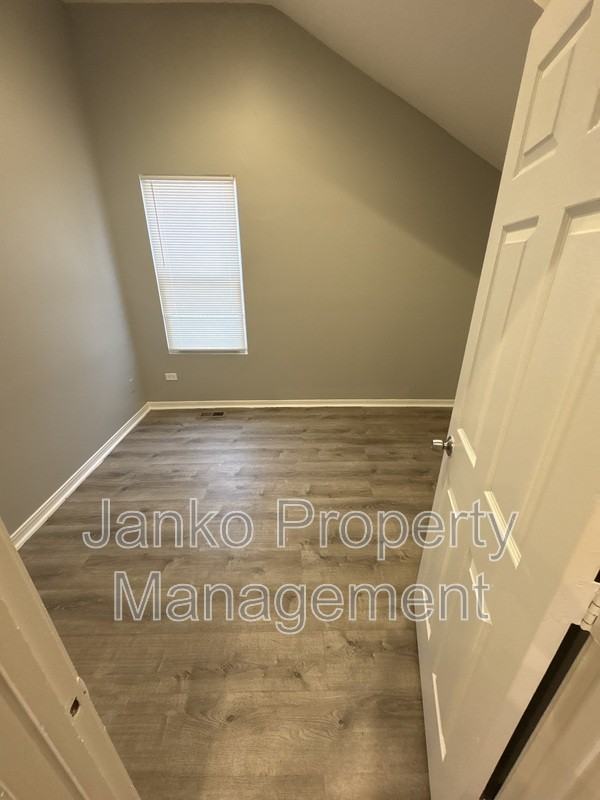 5906 S La Salle St #1 - Photo 7 of 7