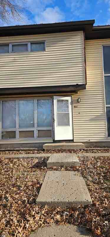 911 North 70th Terrace