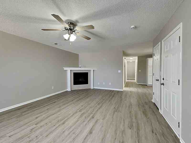 405 Woodbury Drive - Photo 4 of 16