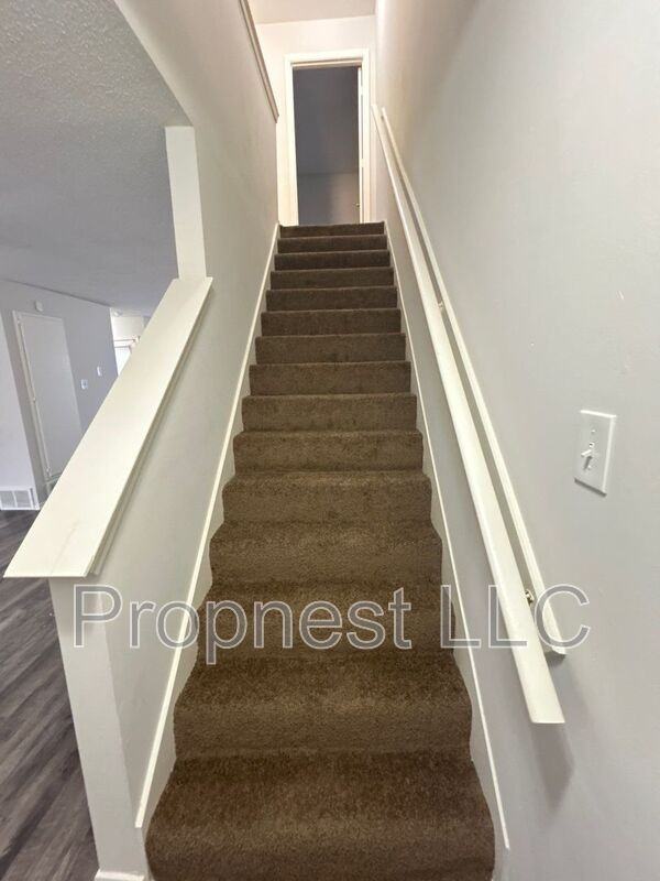 801 Barrington Woods Cove - Photo 5 of 15