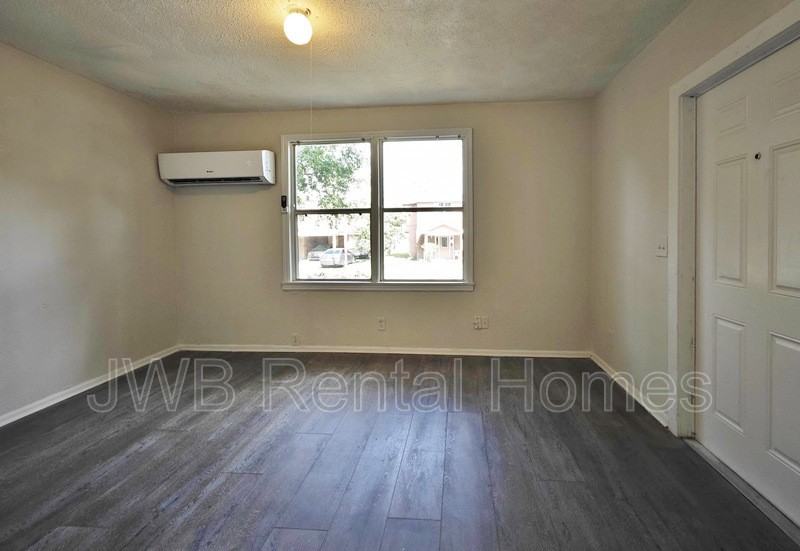 1276 West 32nd Street - Photo 4 of 8