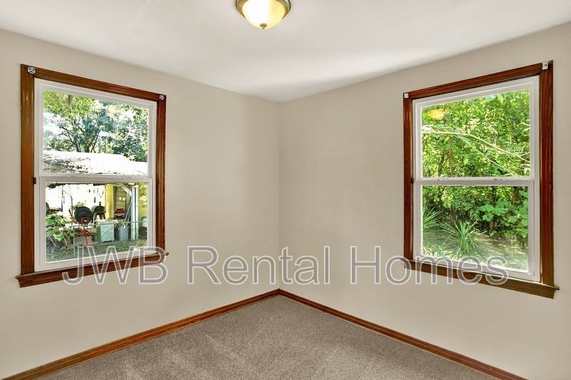 9062 Van Buren Ave - Photo 6 of 13