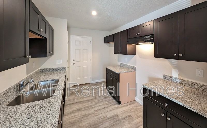 5209 Missouri Avenue - Photo 3 of 9