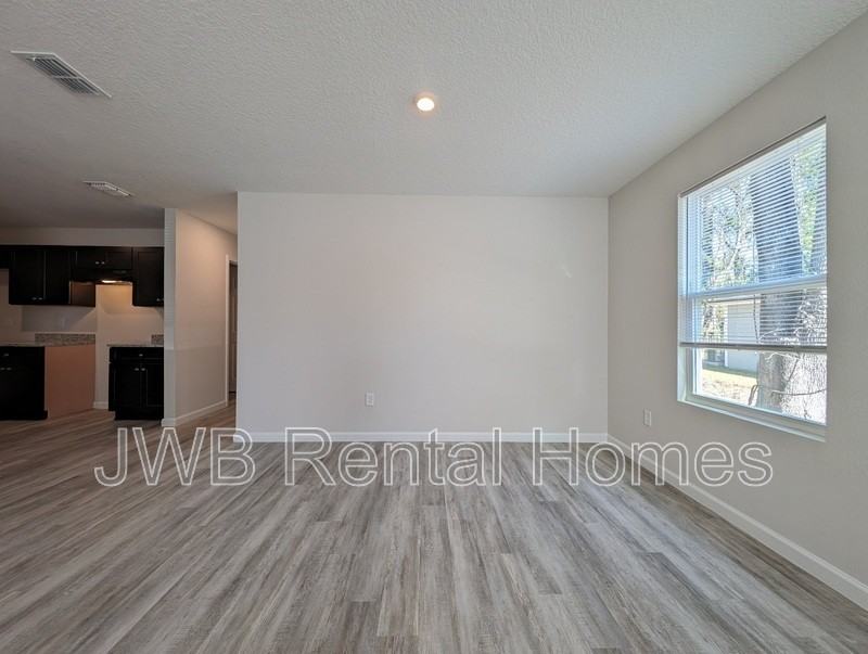 5209 Missouri Avenue - Photo 4 of 9