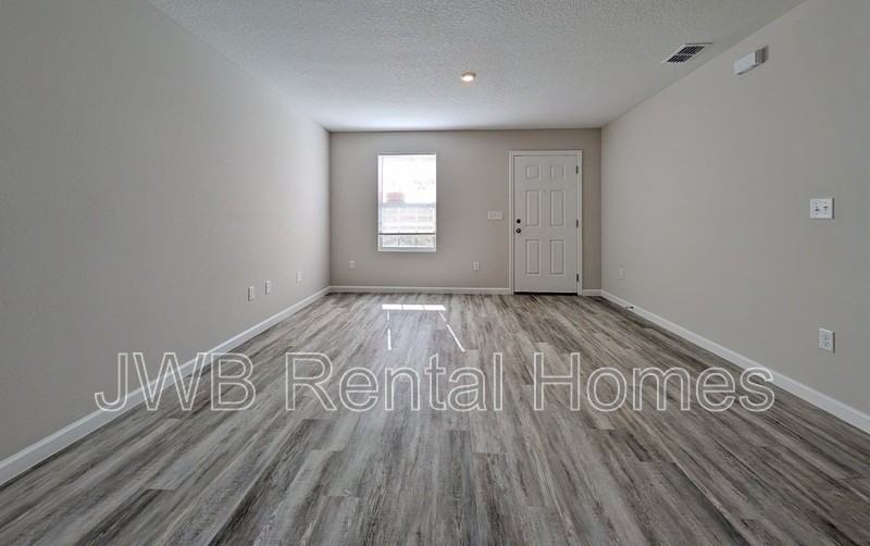 5209 Missouri Avenue - Photo 5 of 9