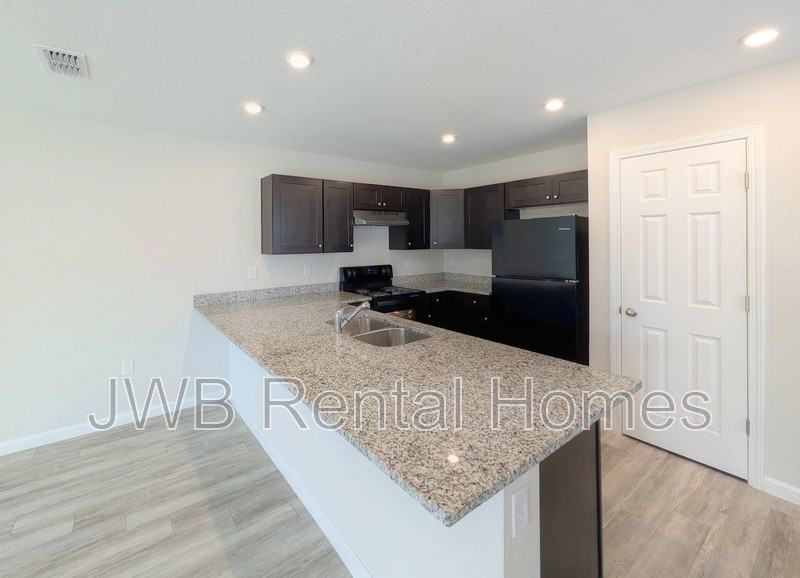 9859 Morgan Marsh Court - Photo 4 of 18