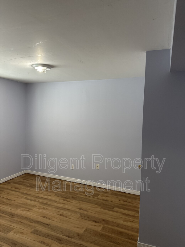 588 Howden St #4 - Photo 3 of 29