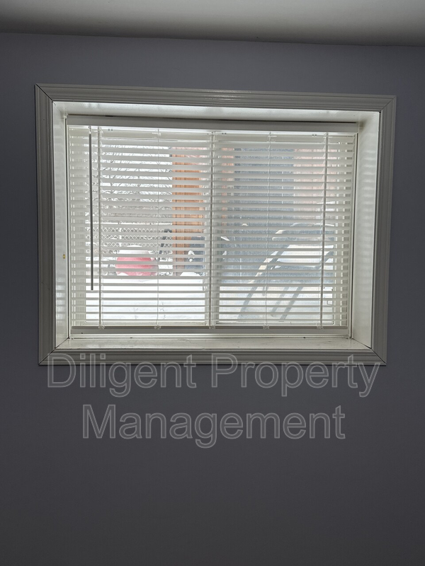 588 Howden St #4 - Photo 4 of 29