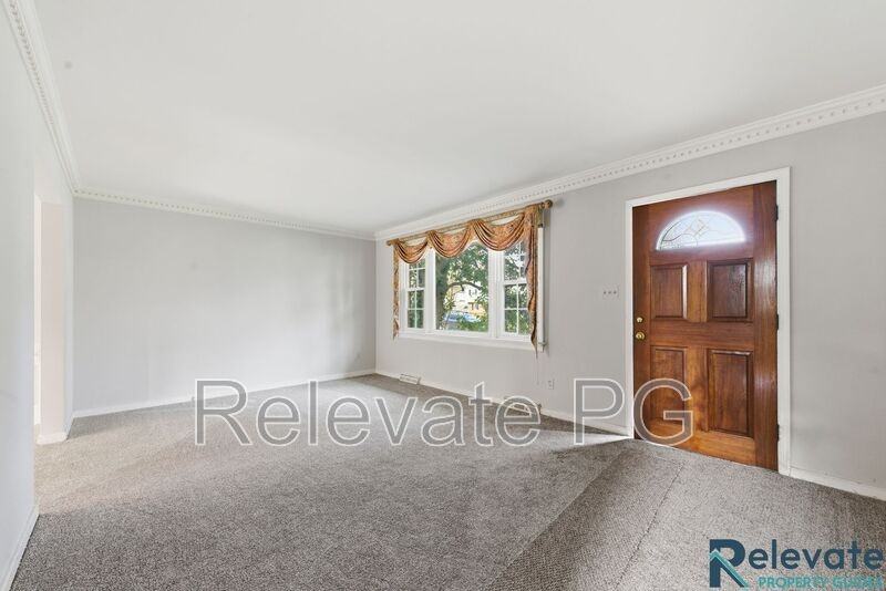 8903 Freestone Ave - Photo 5 of 34