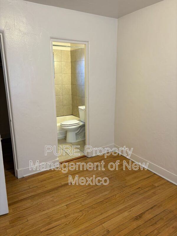 124 Aliso Drive Northeast #2 - Photo 3 of 9