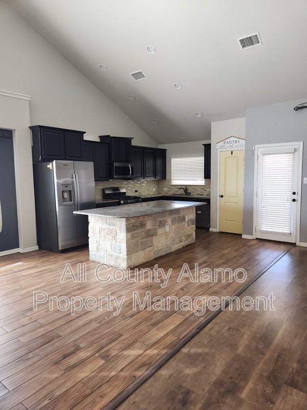 2811 Sanderling Way - Photo 4 of 39