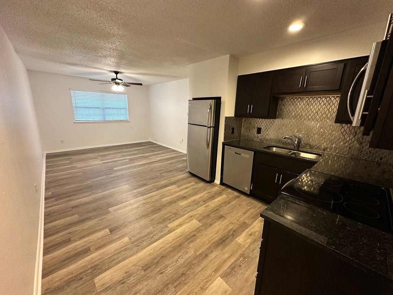 Perle At Mesta Park - Photo 4 of 33