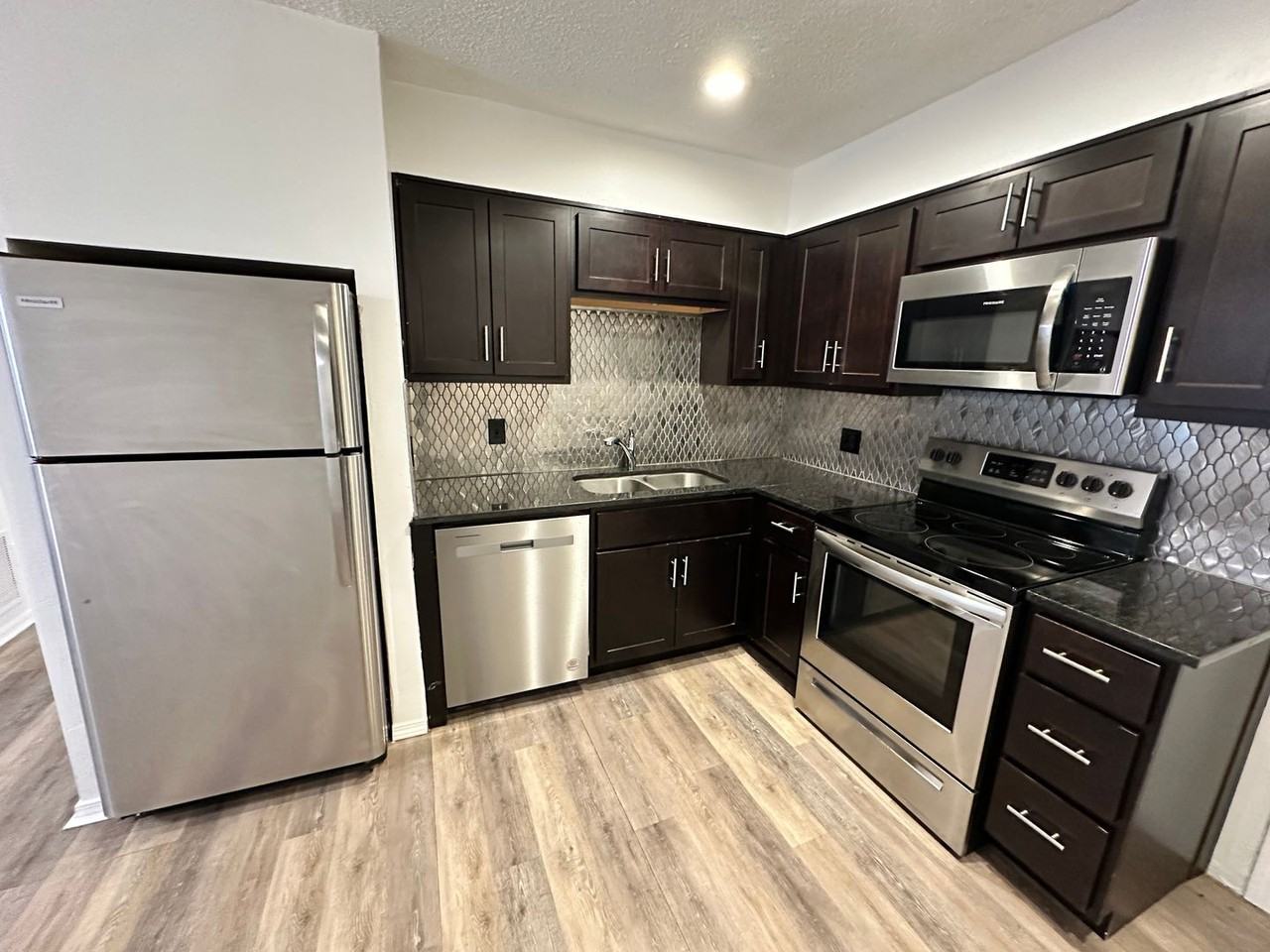 Perle At Mesta Park - Photo 6 of 33