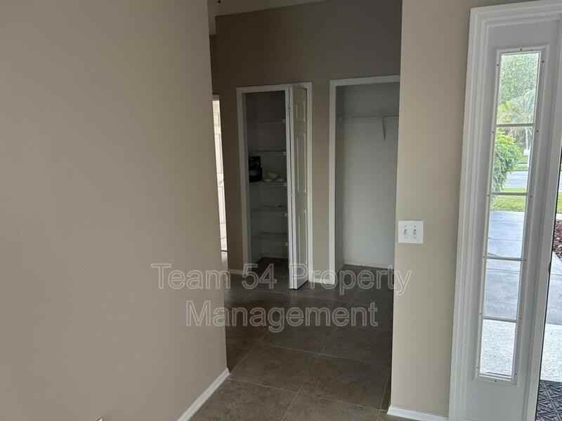 6323 Sturbridge Ct - Photo 3 of 12