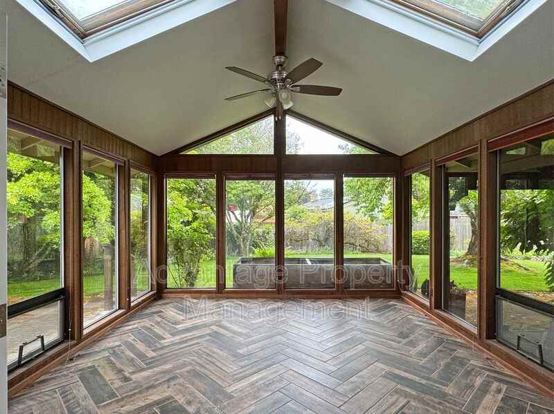 2350 Northwest Green Circle - Photo 5 of 40