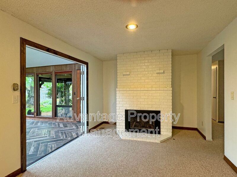 2350 Northwest Green Circle - Photo 6 of 40