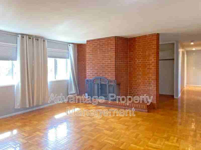 5230 Northeast Laurel Drive - Photo 4 of 20