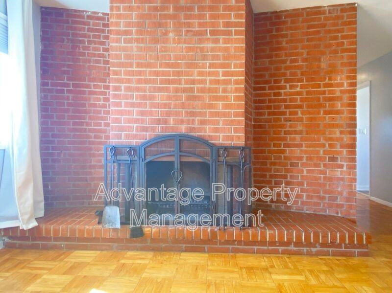 5230 Northeast Laurel Drive - Photo 5 of 20