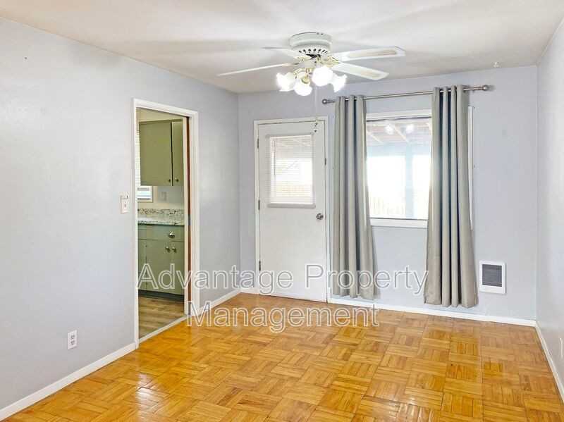 5230 Northeast Laurel Drive - Photo 7 of 20