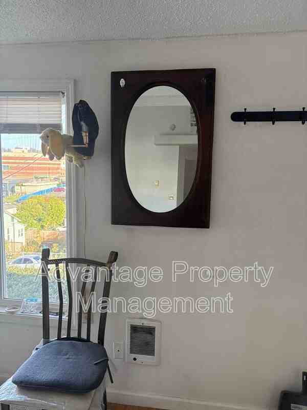 146 Southwest Cottage Street #14 - Photo 3 of 18