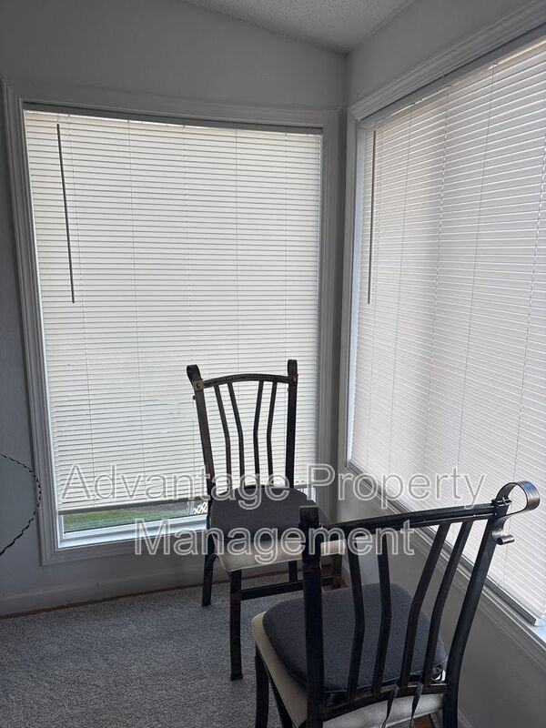 146 Southwest Cottage Street #14 - Photo 4 of 18