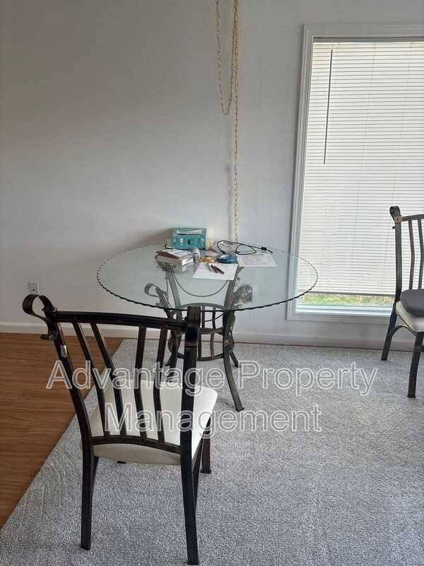 146 Southwest Cottage Street #14 - Photo 6 of 18