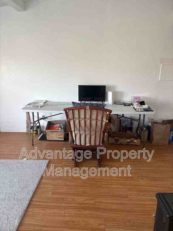 146 Southwest Cottage Street #14 - Photo 7 of 18