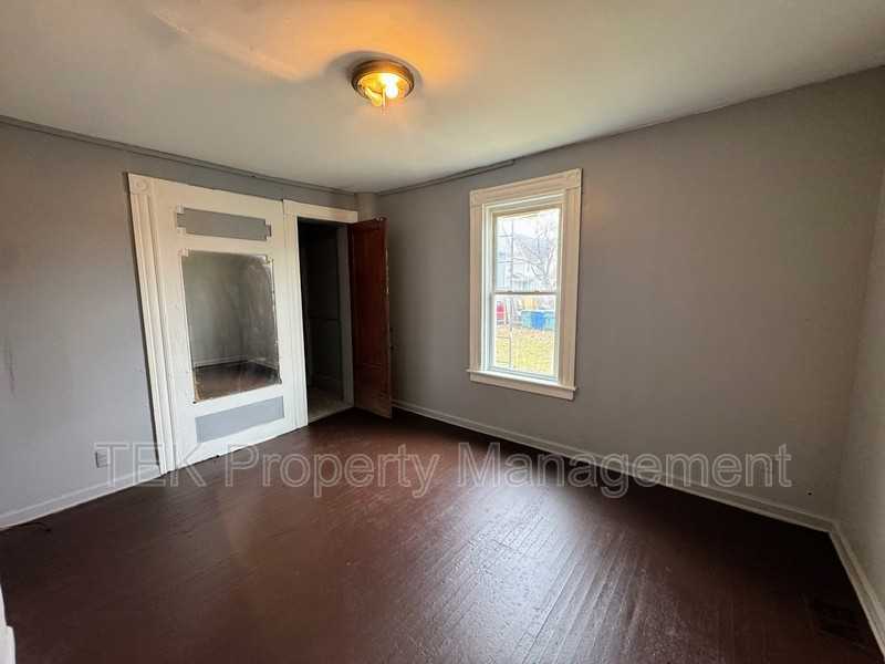 5 Lorimer Street - Photo 3 of 6