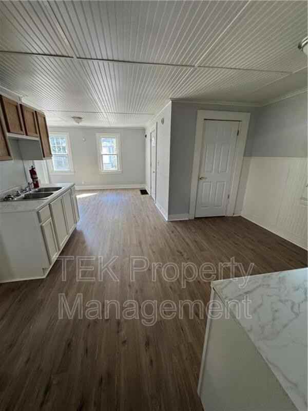 9 Straub Street - Photo 3 of 16