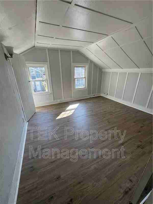 9 Straub Street - Photo 7 of 16