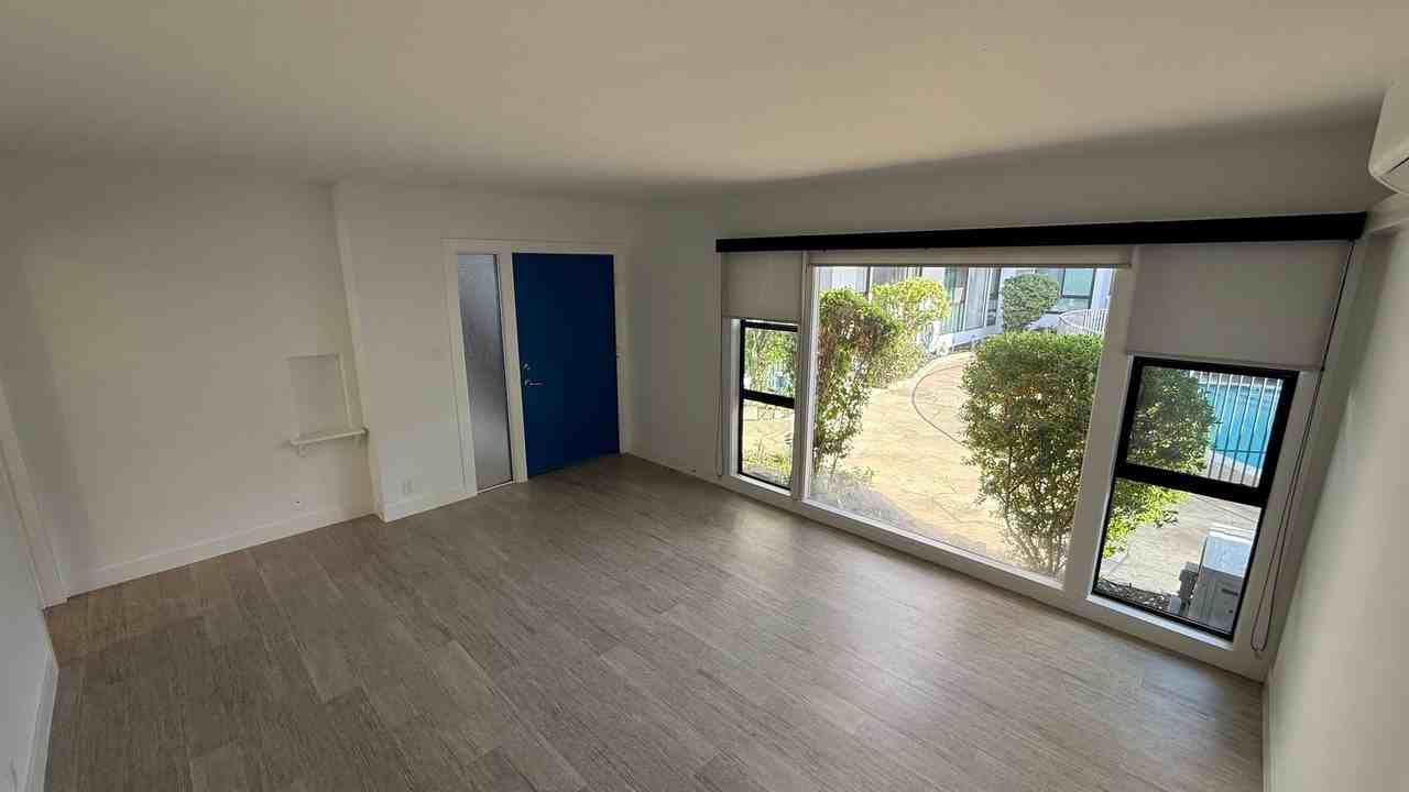 Live in one of the best locations in Los Angeles - Photo 3 of 27