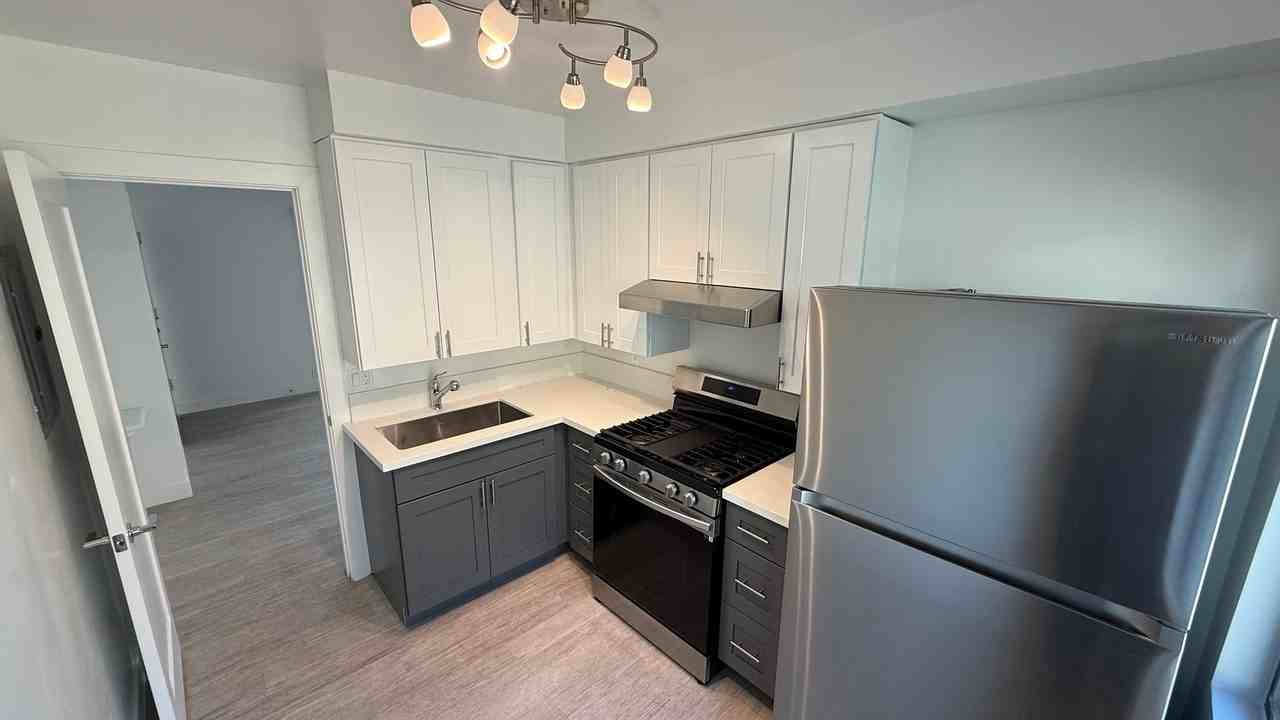 Live in one of the best locations in Los Angeles - Photo 4 of 27