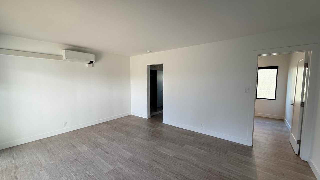 Live in one of the best locations in Los Angeles - Photo 7 of 27