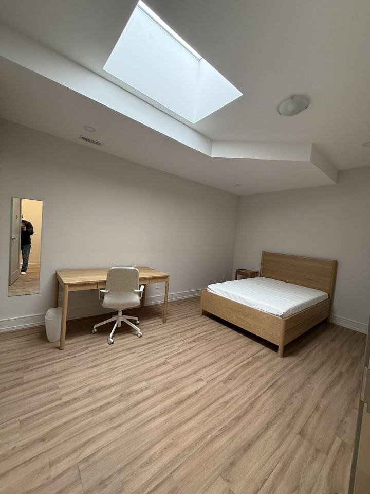 587a College Street - Photo 2 of 31