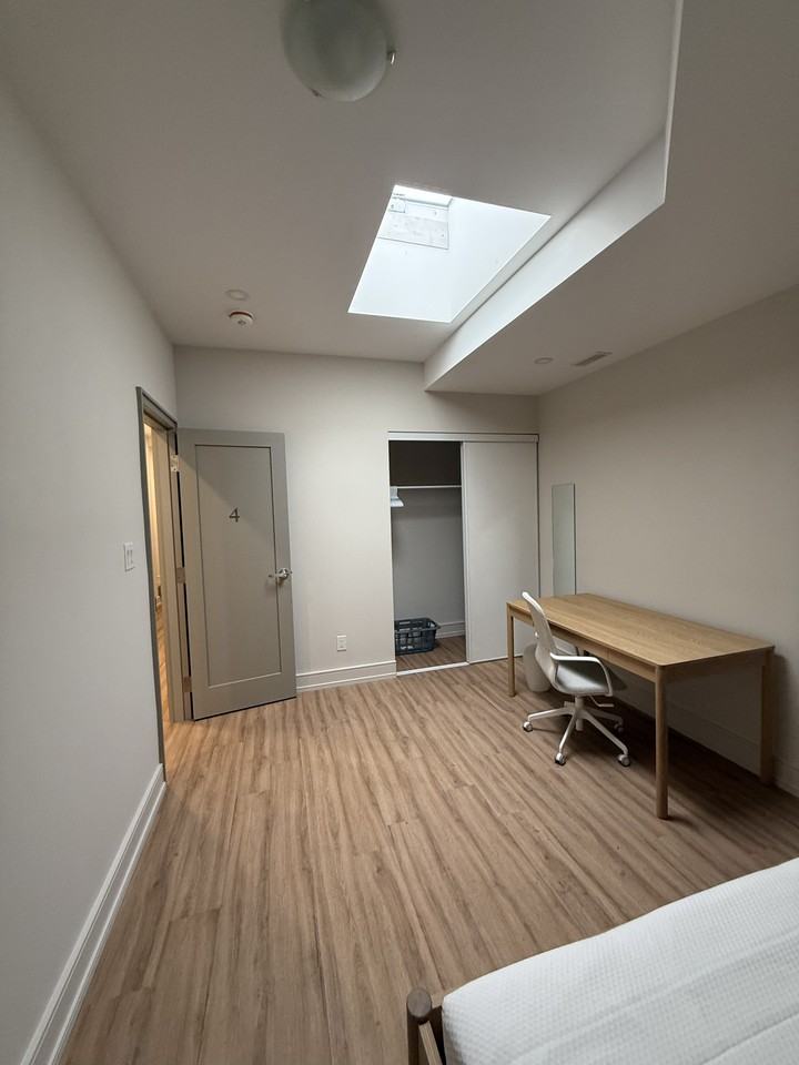 587a College Street - Photo 3 of 31