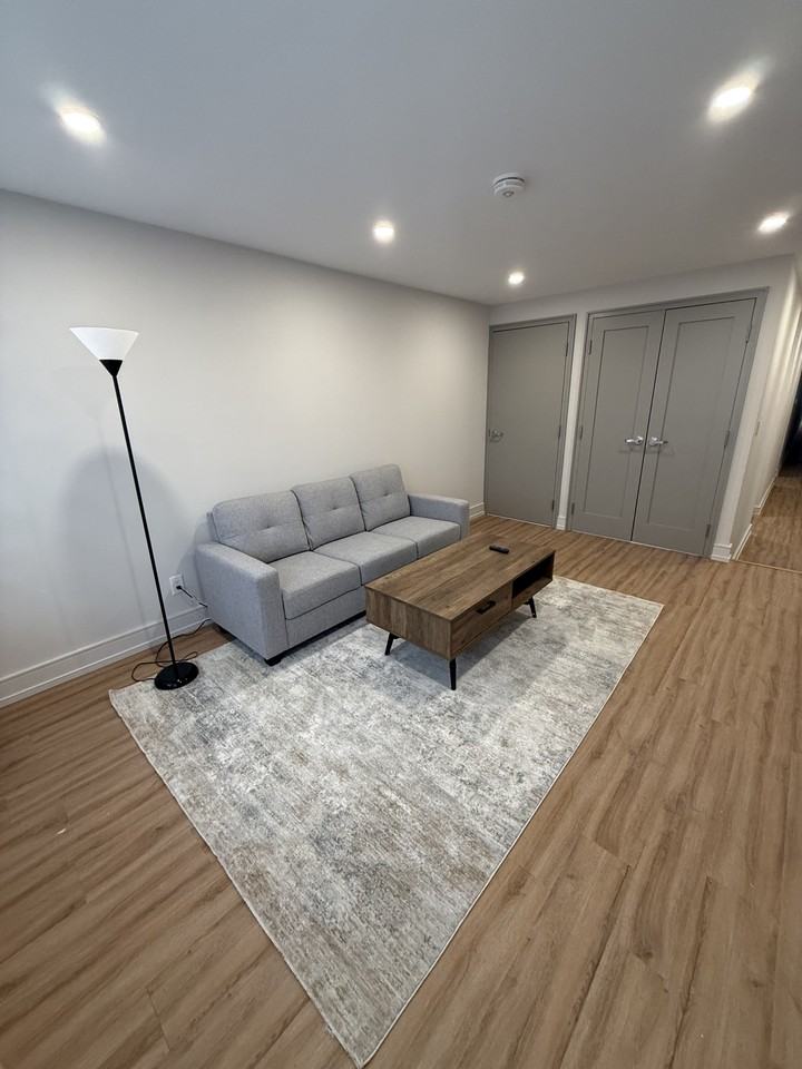 587a College Street - Photo 4 of 31