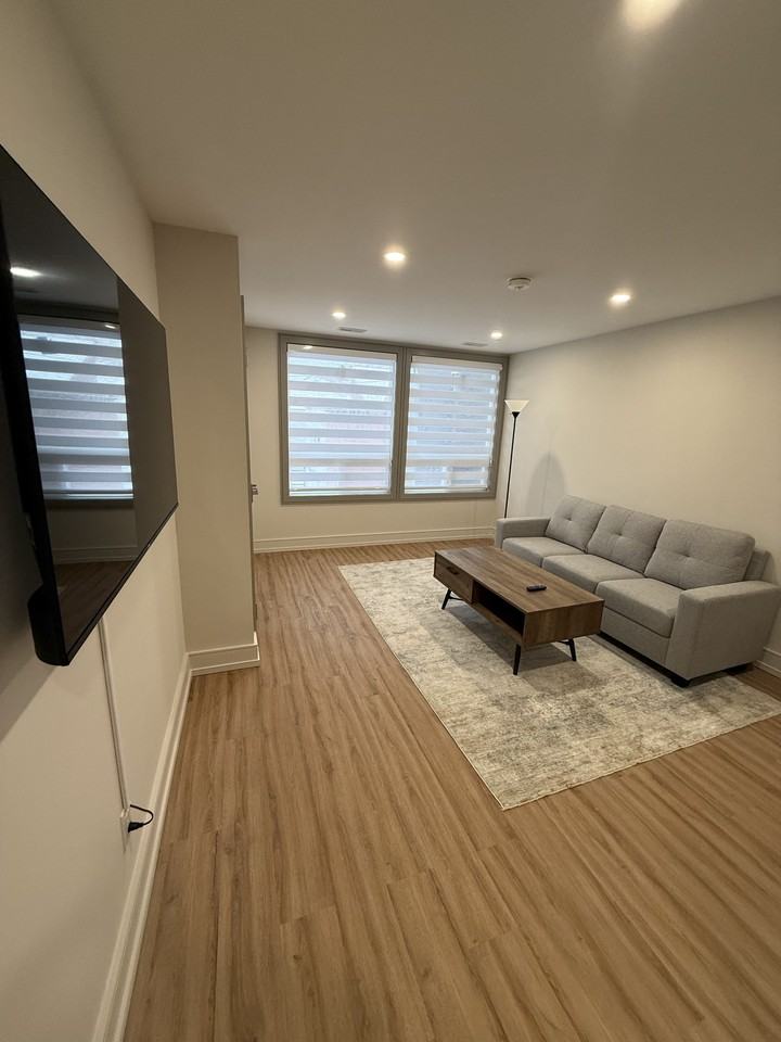 587a College Street - Photo 5 of 31