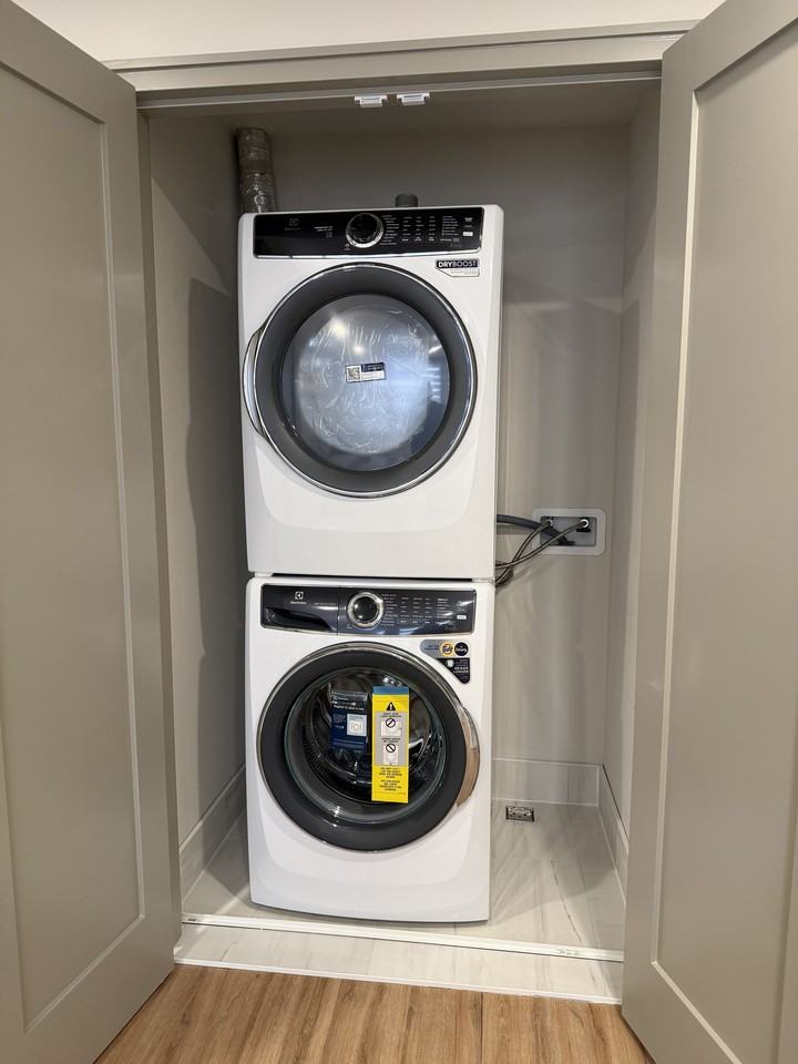 587a College Street - Photo 6 of 31