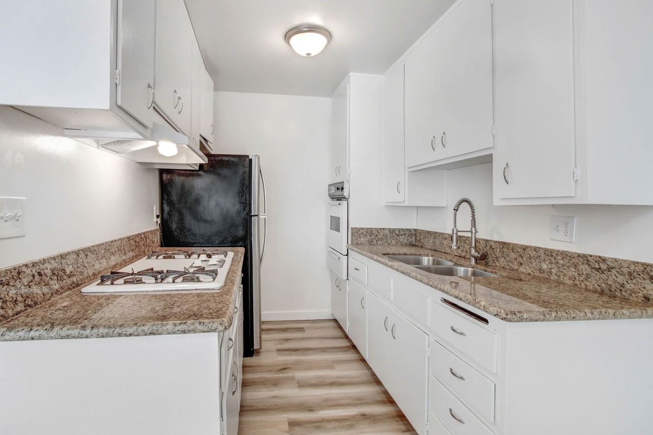 1550 Saltair Ave, prime West LA location! - Photo 2 of 4