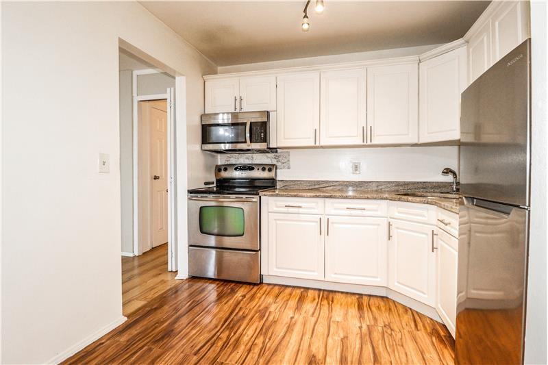 18 College Drive - Photo 4 of 18