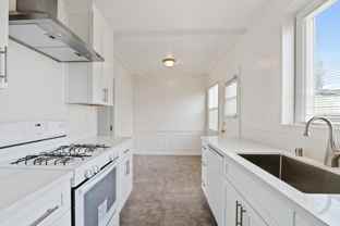 Courtyard building on Ocean Park - Photo 1 of 1