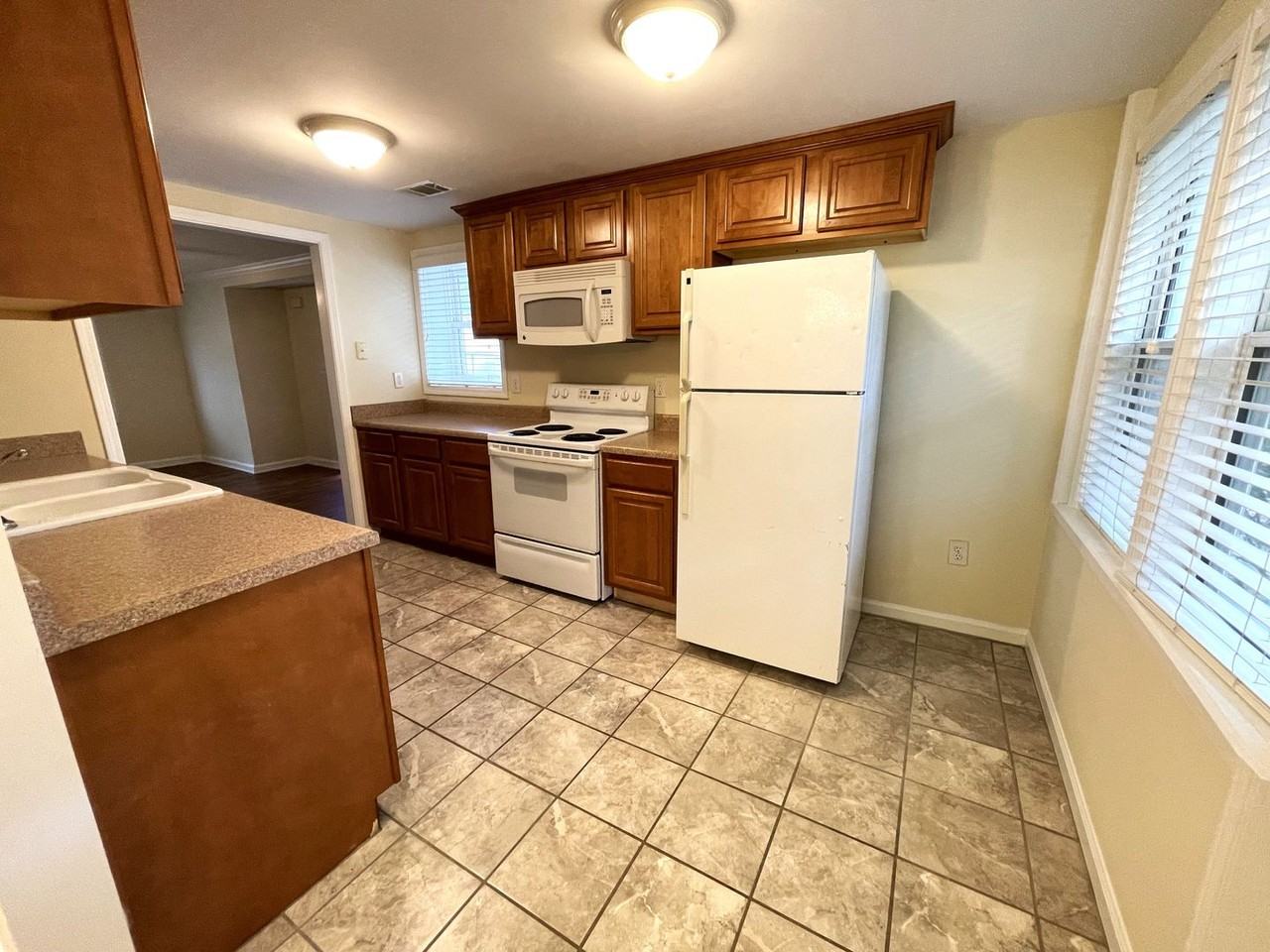 Windsor Ct - Photo 2 of 17