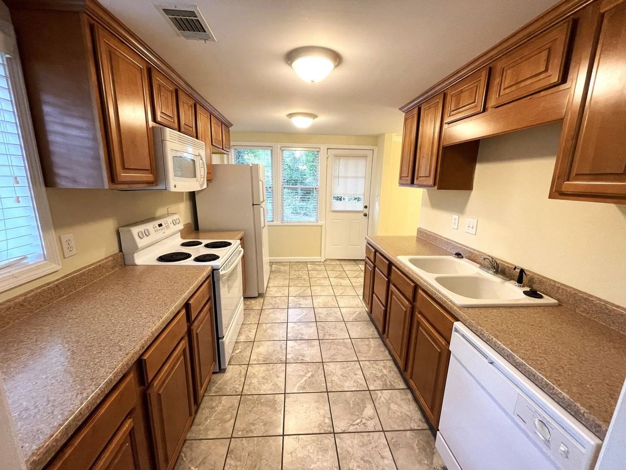 Windsor Ct - Photo 4 of 17